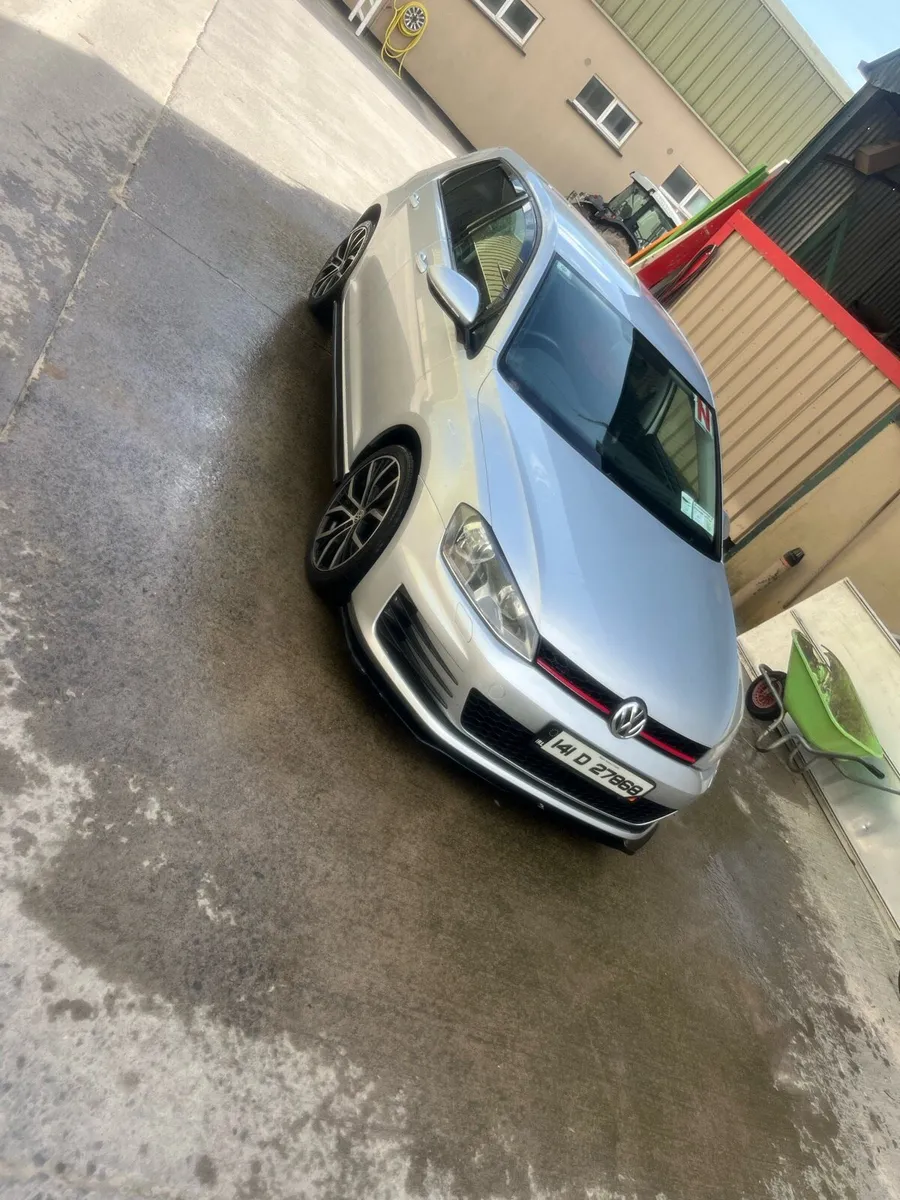 2014 Volkswagen Golf - Image 1