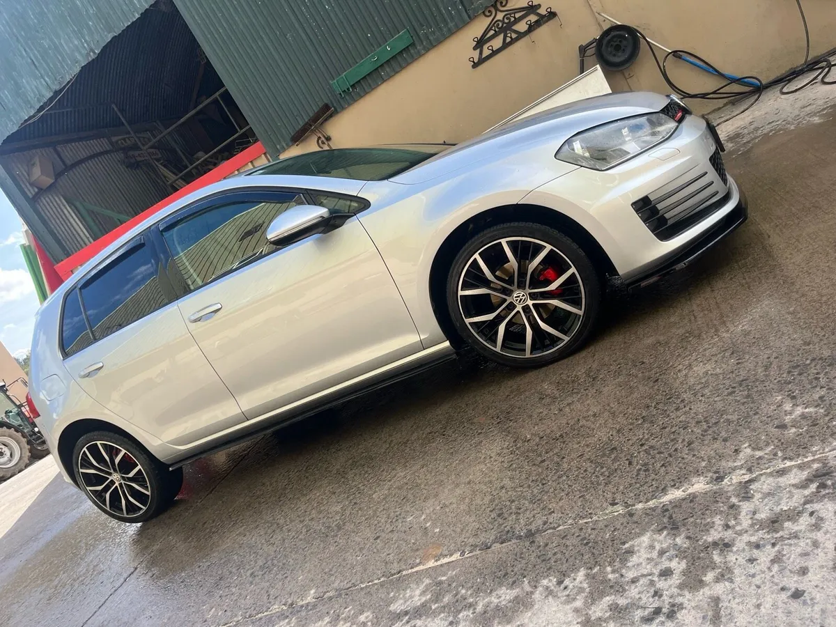 2014 Volkswagen Golf - Image 4