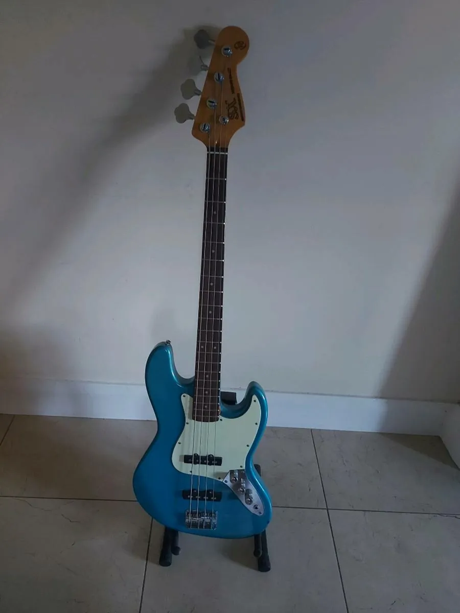 Base guitar - Image 1