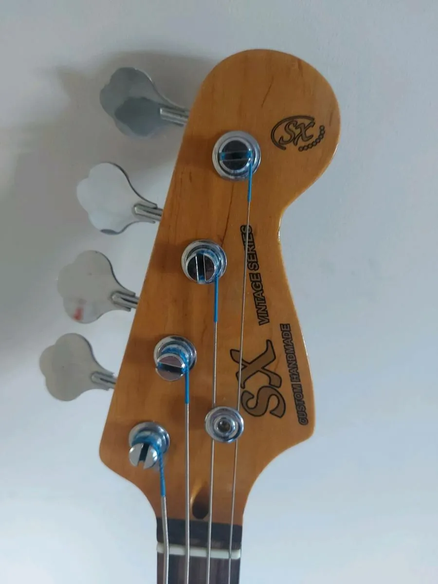 Base guitar - Image 2