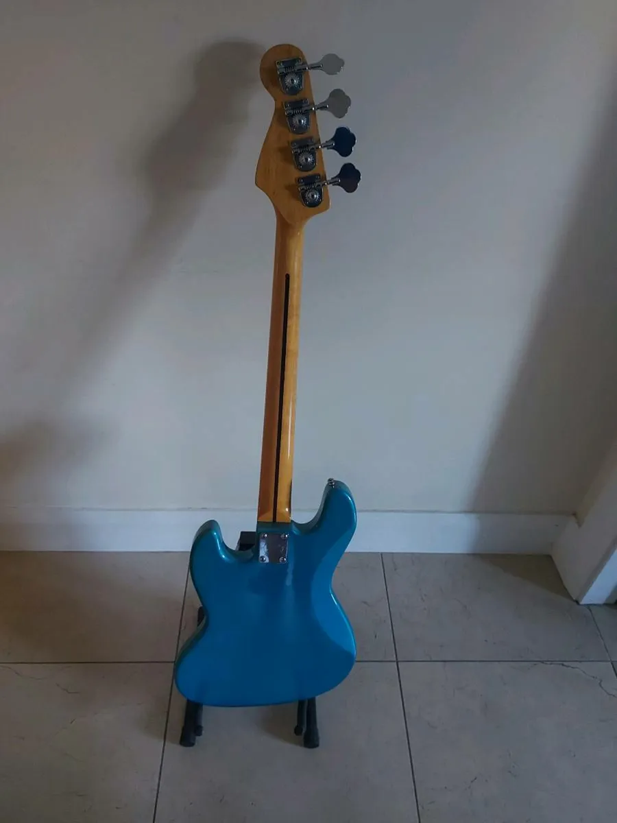 Base guitar - Image 3