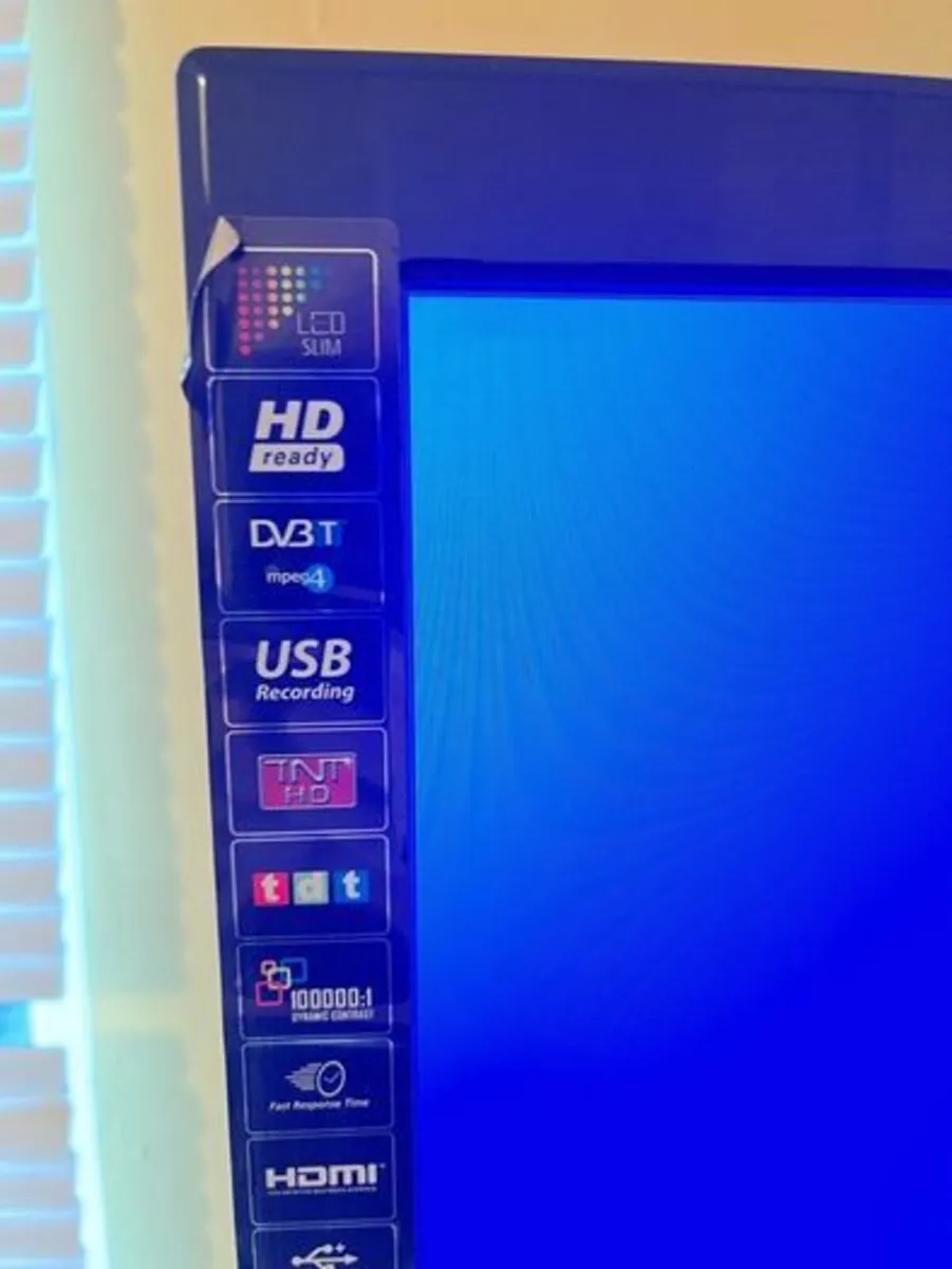 Walker Saorveiw 26 inch TV. Not Smart. With Remote - Image 3