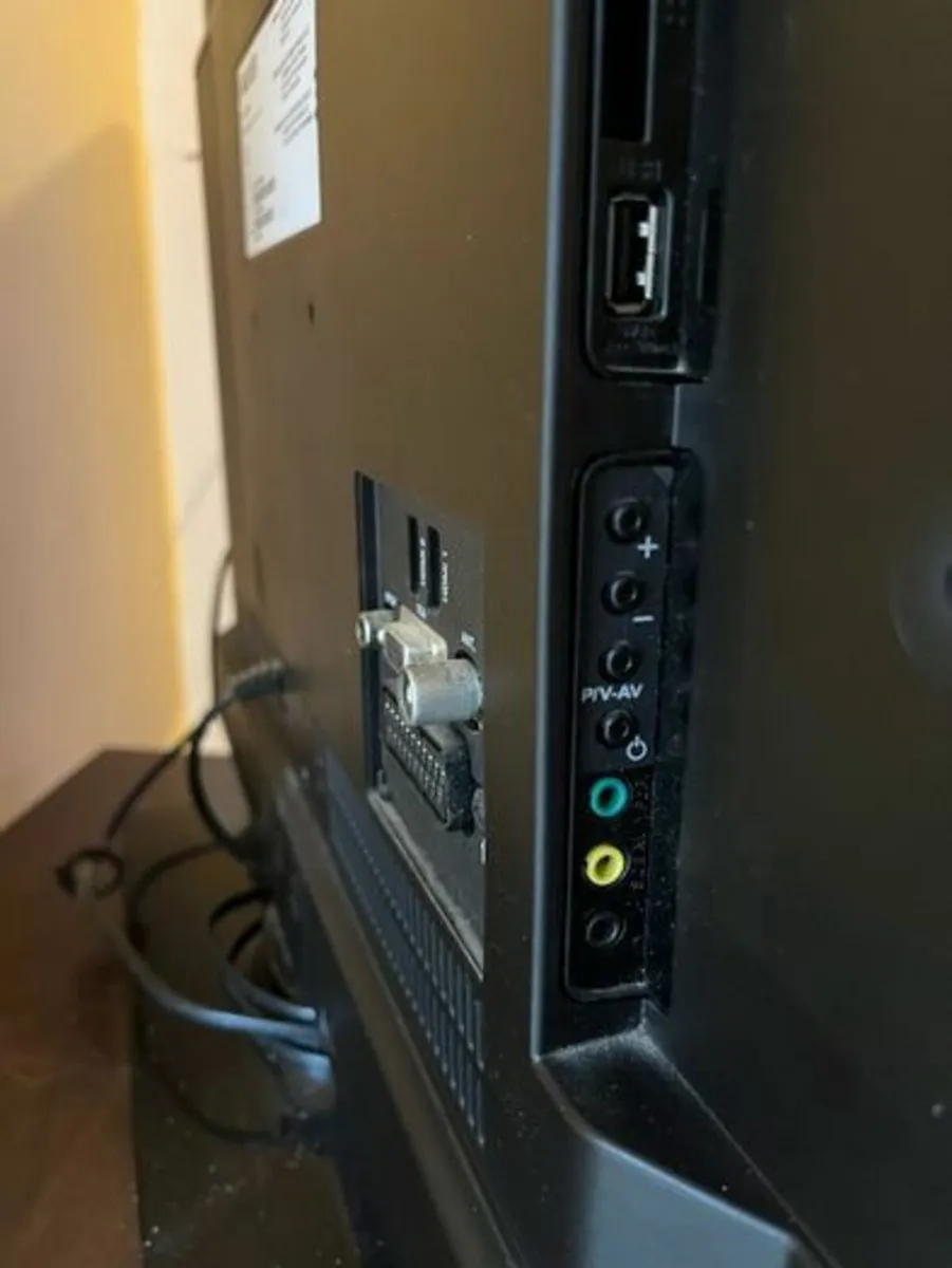 Walker Saorveiw 26 inch TV. Not Smart. With Remote - Image 4