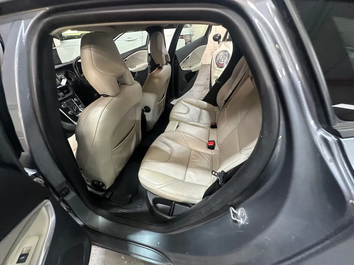 2019 Volvo V40 D3 (150hp) Momentum Automatic - Image 1