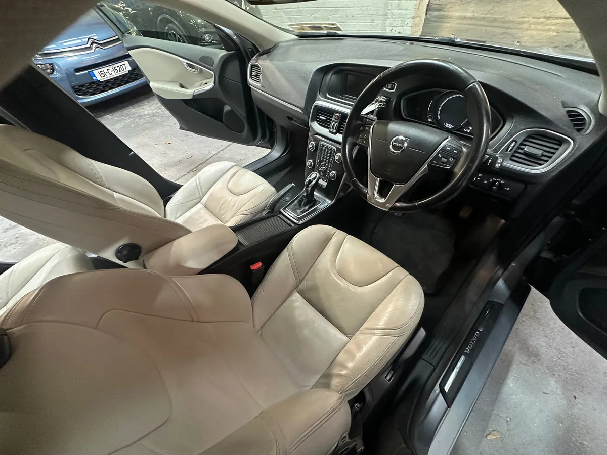 2019 Volvo V40 D3 (150hp) Momentum Automatic - Image 2