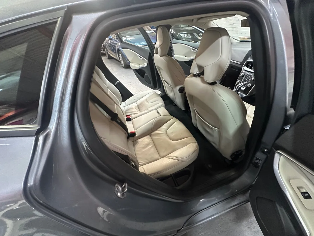 2019 Volvo V40 D3 (150hp) Momentum Automatic - Image 3