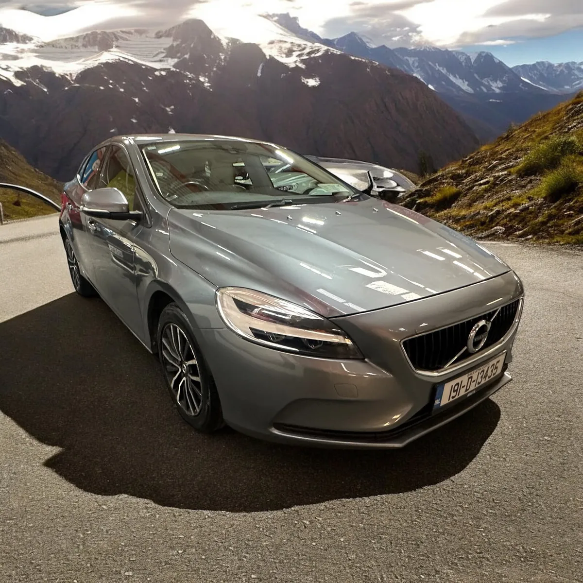 2019 Volvo V40 D3 (150hp) Momentum sold - Image 1