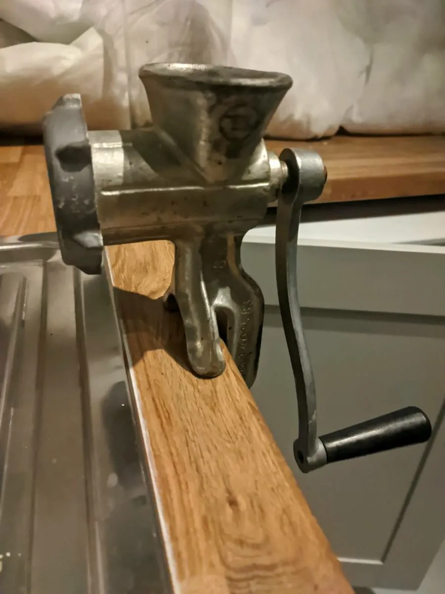 Stainless steel hand meat mincer - Image 2
