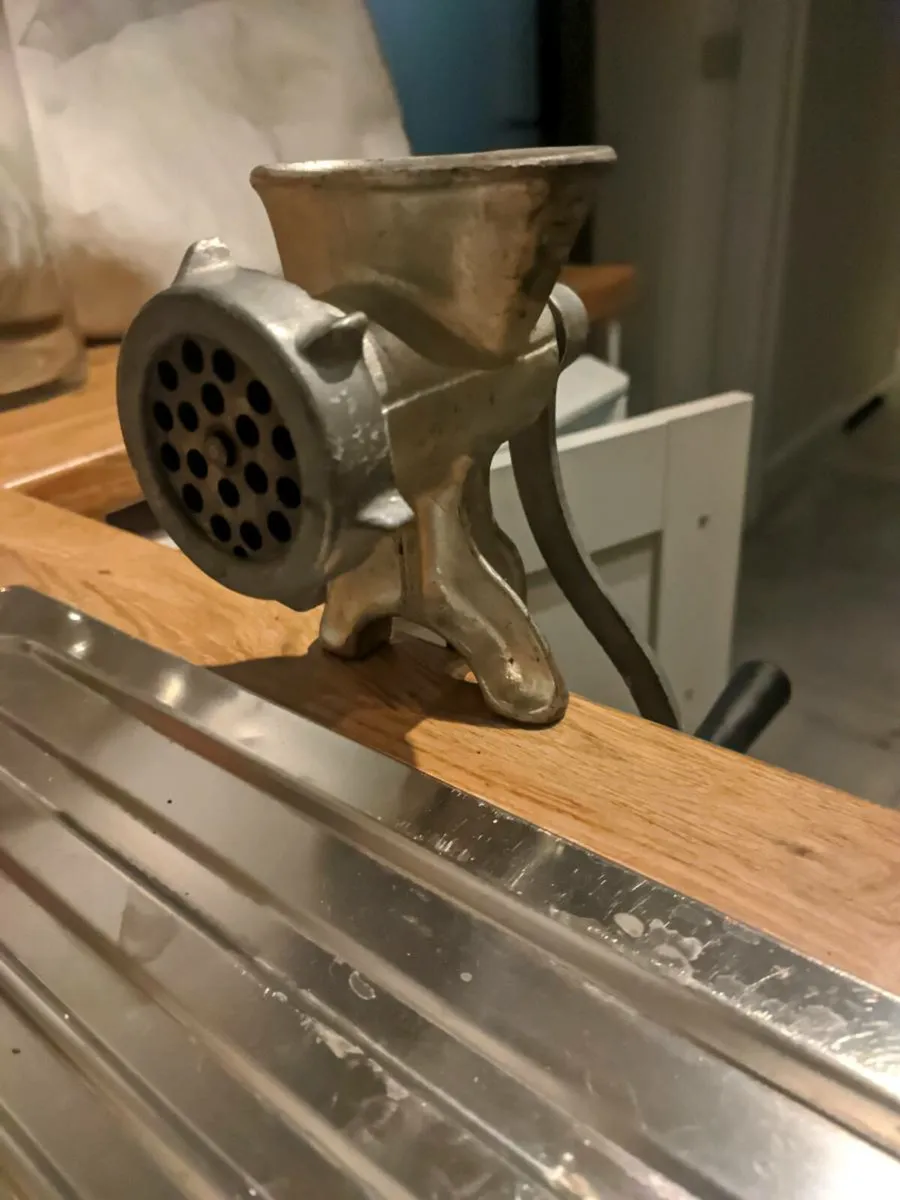 Stainless steel hand meat mincer - Image 1