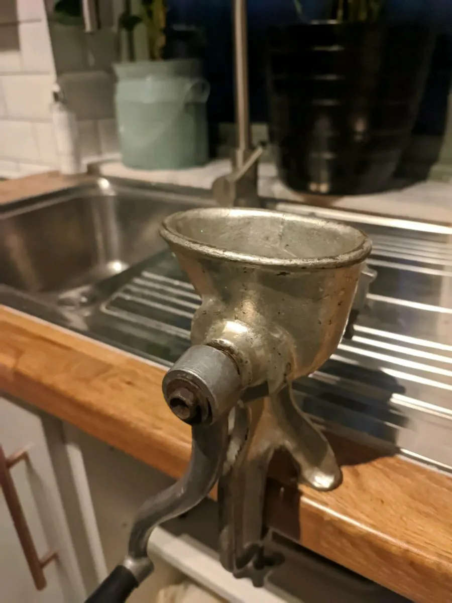 Stainless steel hand meat mincer - Image 4