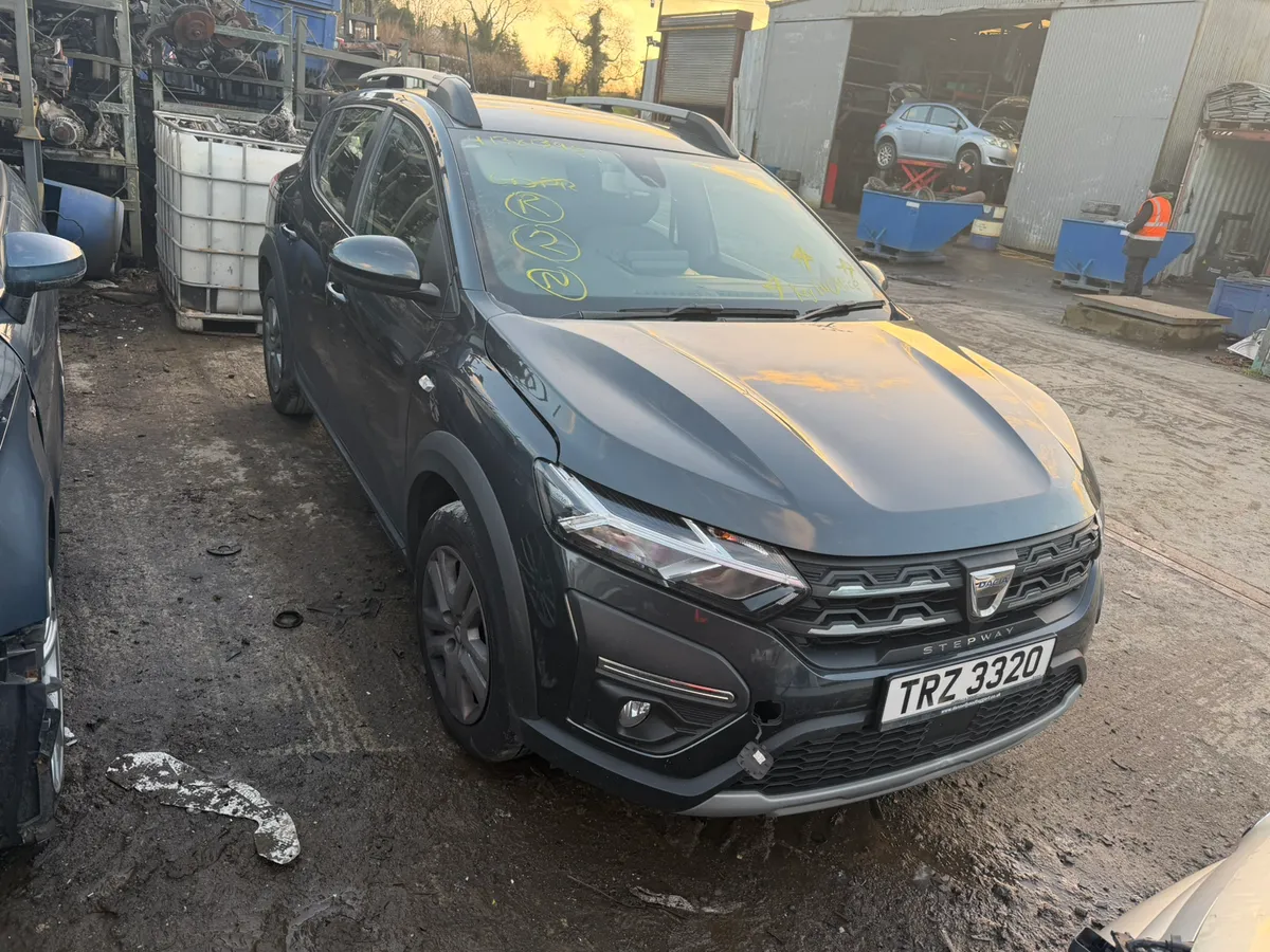 Breaking 2023 Dacia sandero stepway - Image 2