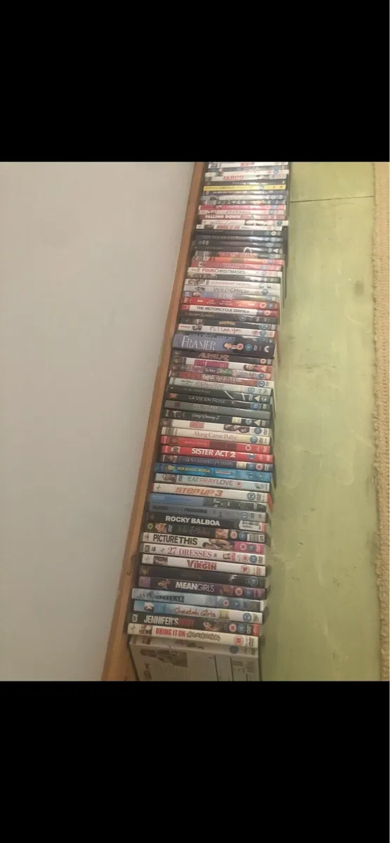 Tv with dvd player - Image 4