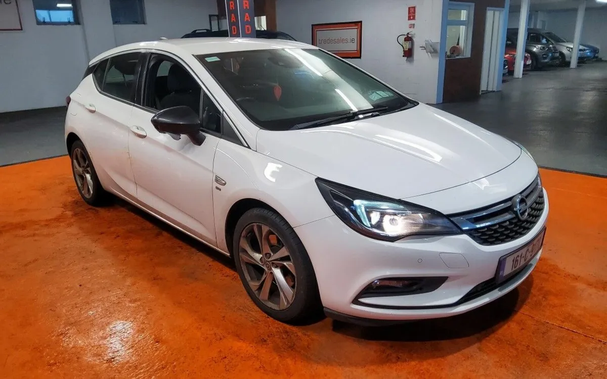 Opel Astra 1.6CDTi 110PS Sri - Image 1