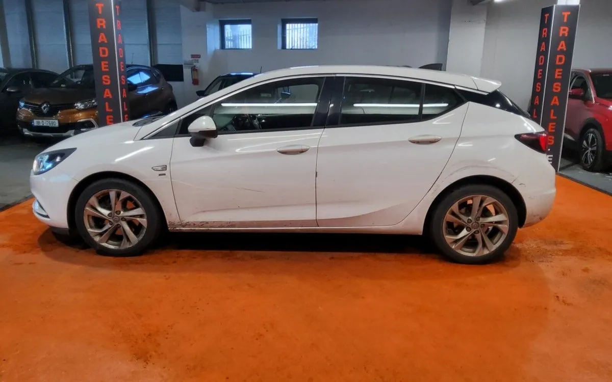 Opel Astra 1.6CDTi 110PS Sri - Image 4