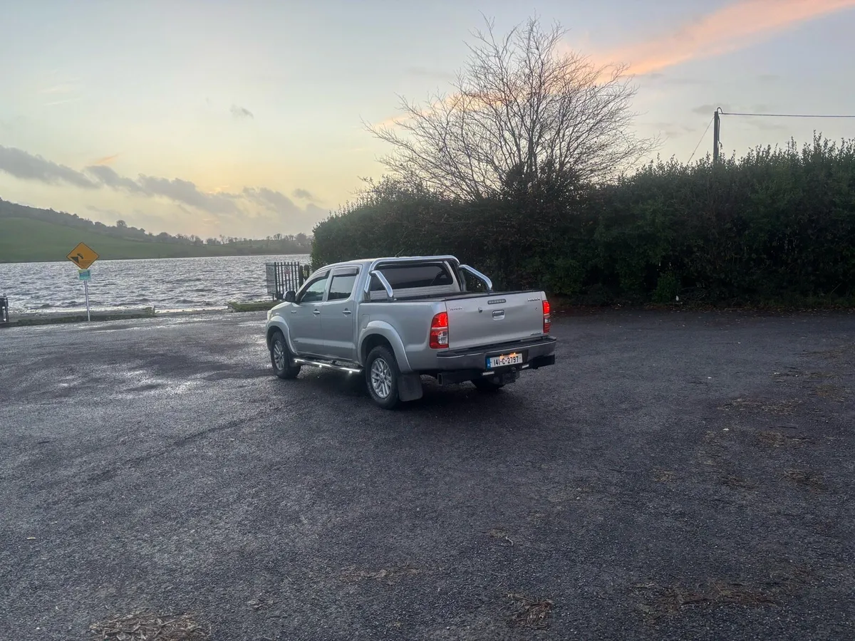 Toyota Hilux invisible - Image 3