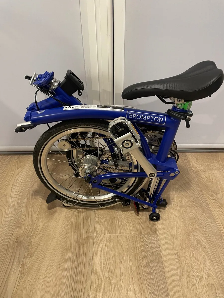 Brompton C Line 3-speed fold-up bike - Image 2