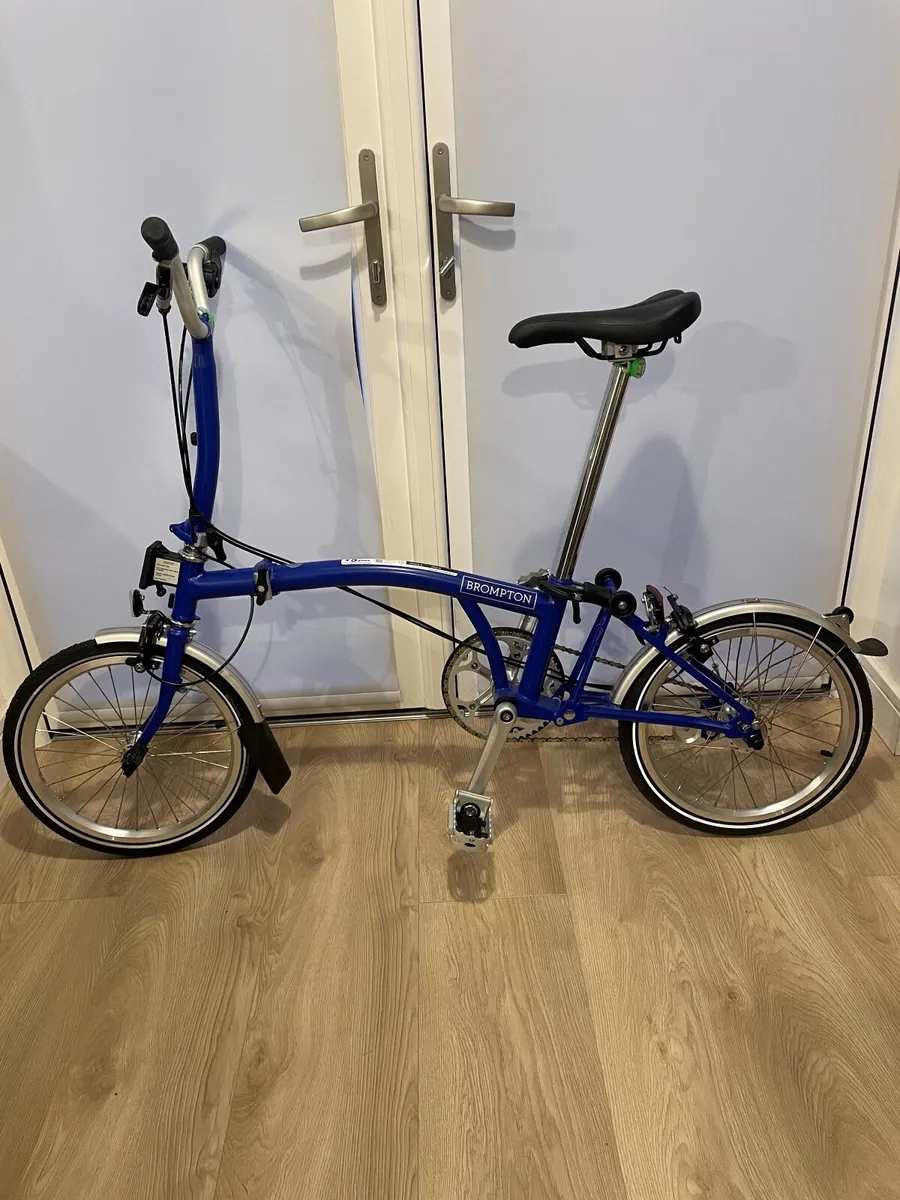 Brompton C Line 3-speed fold-up bike - Image 1