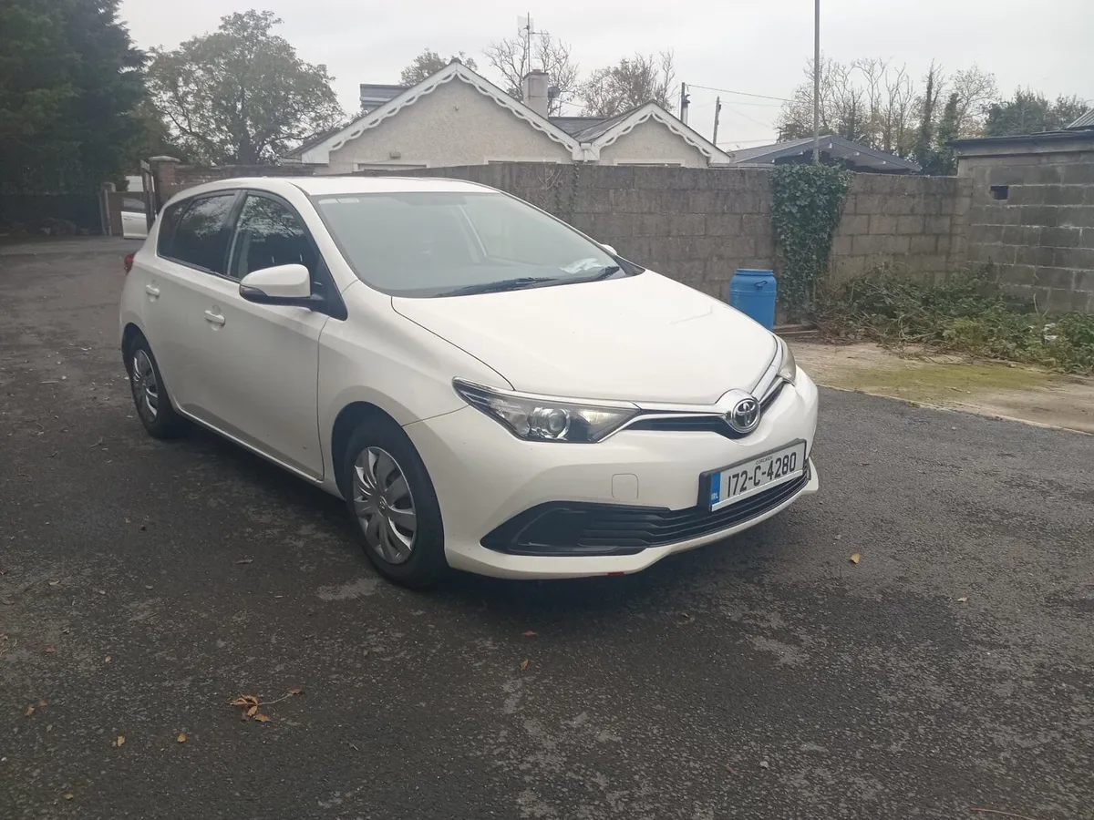 2017 Toyota Auris Van - Image 1