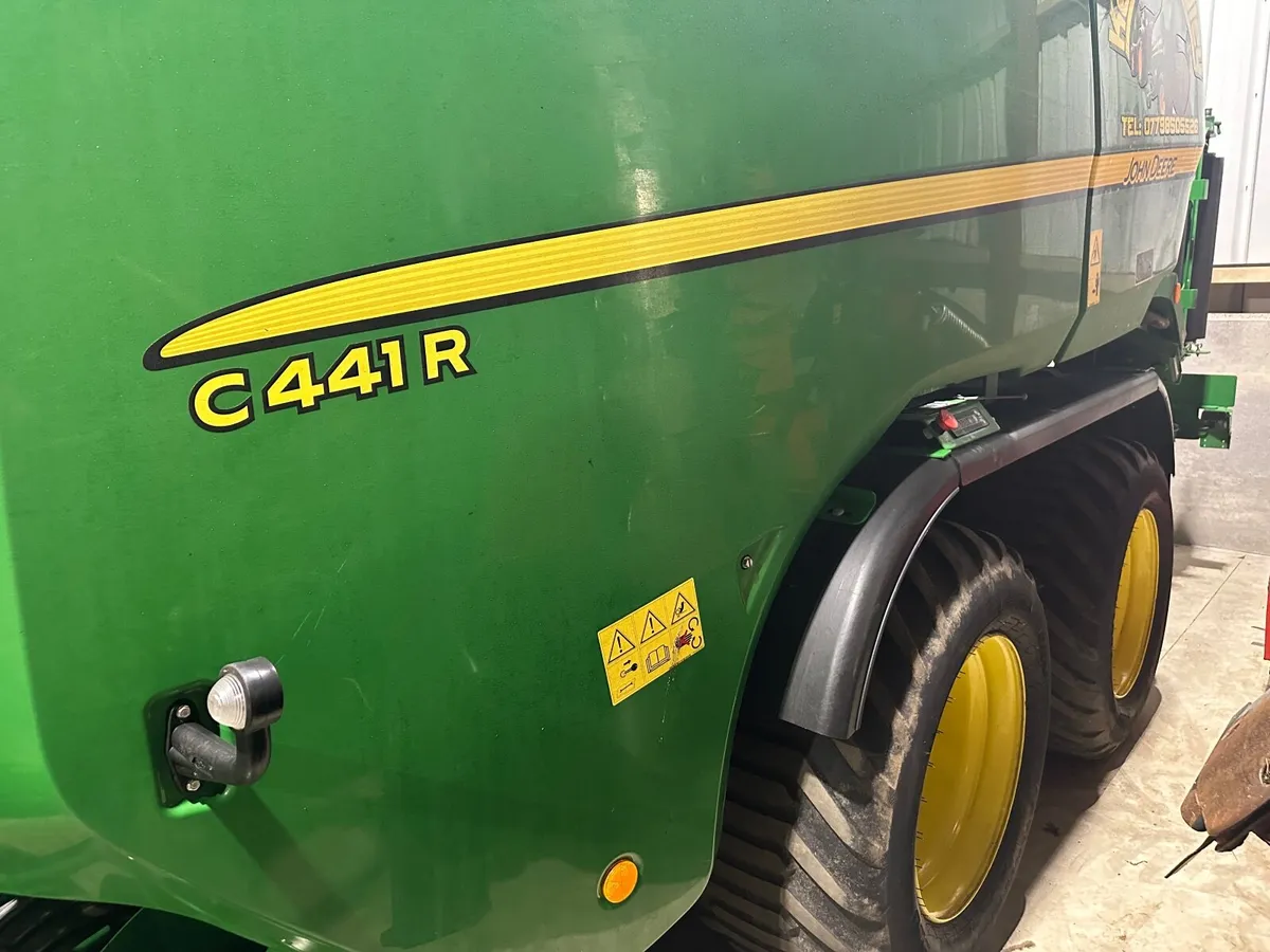C441R John Deere combi baler - Image 1