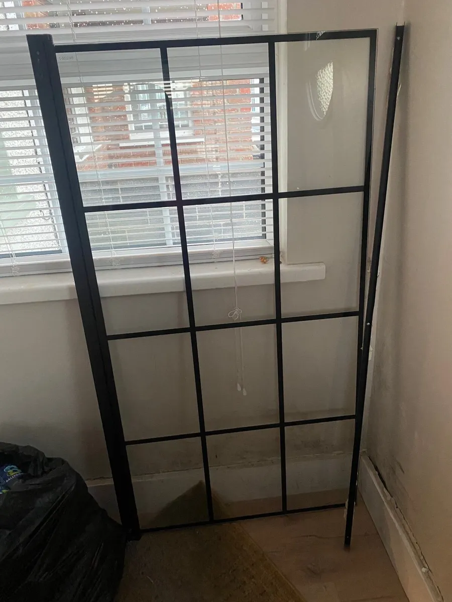 Bathroom items - Image 1