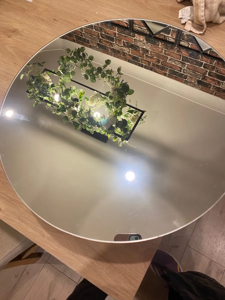 Bathroom items - Image 2