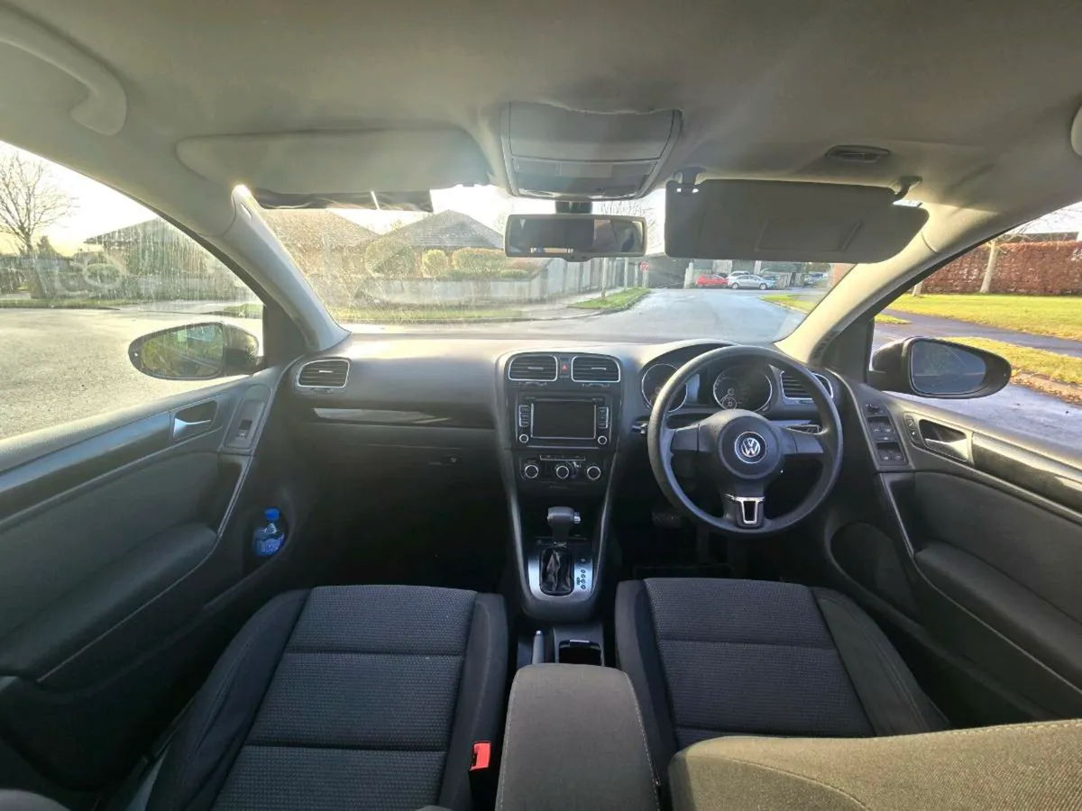 Automatic Wolkswagen Golf 
125 000 miles 1.6 petro - Image 4