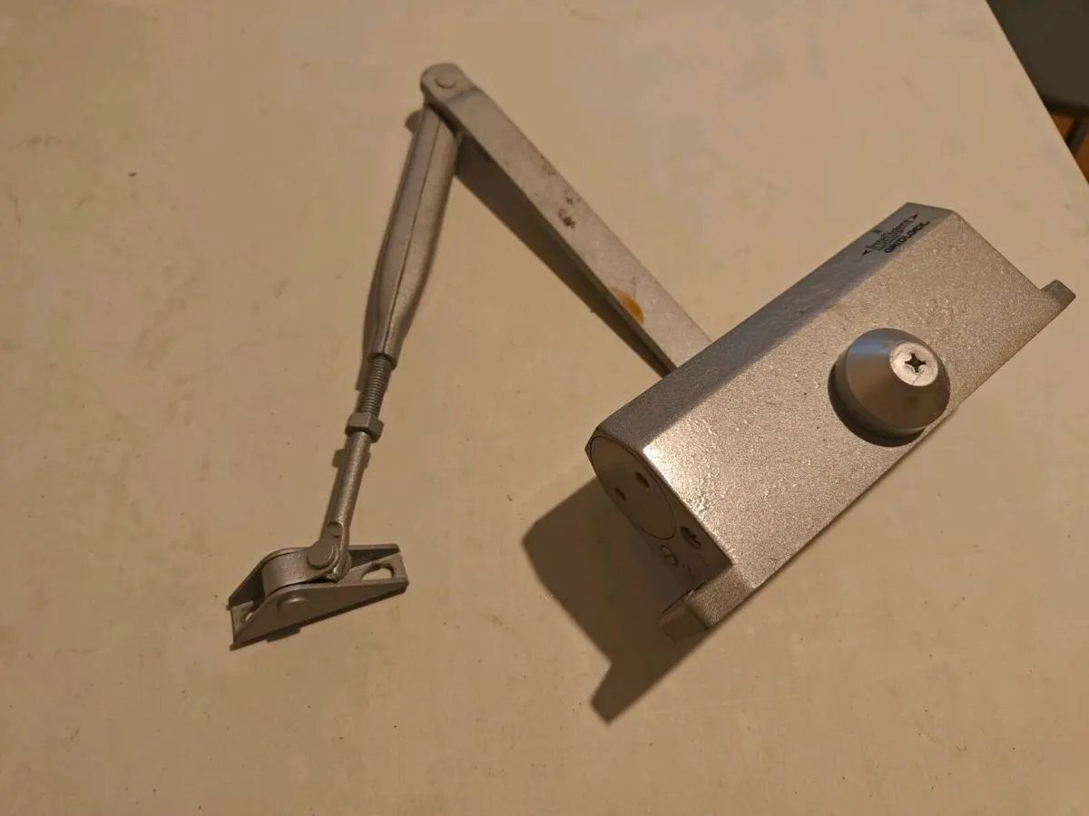 Doors closer - Image 1