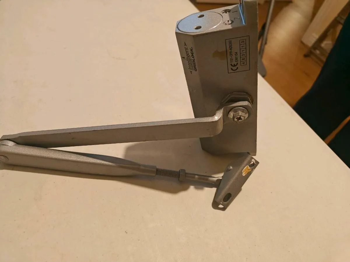 Doors closer - Image 2