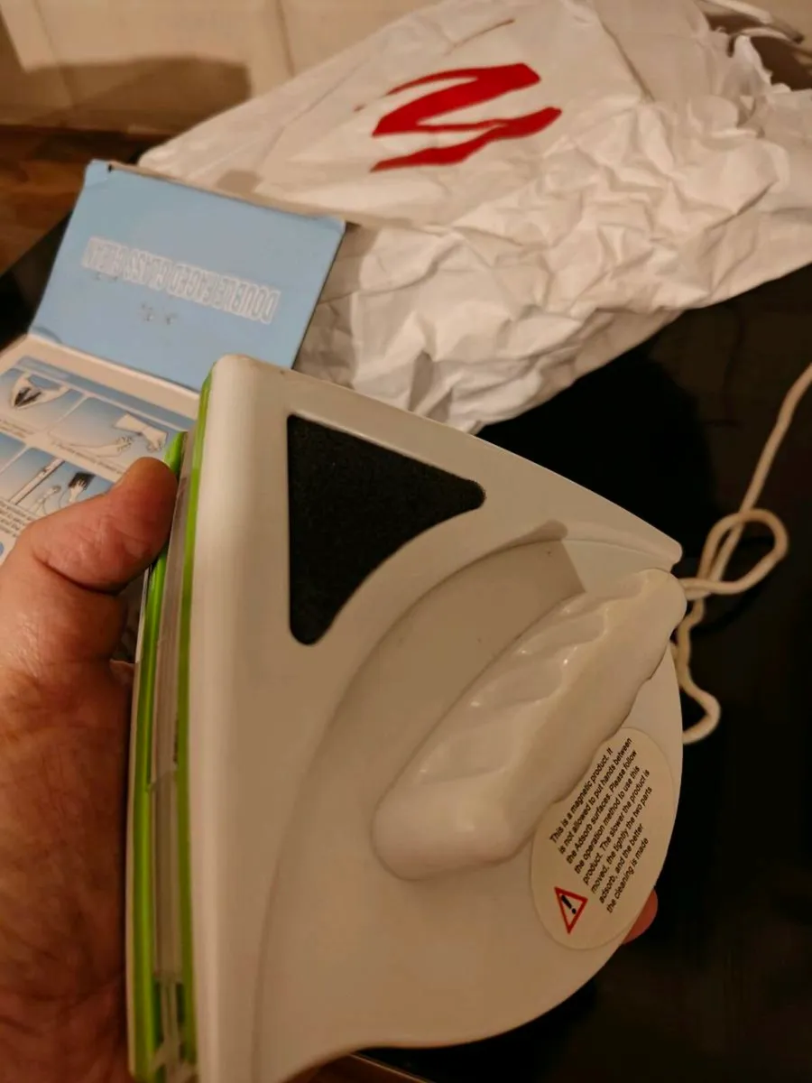 Device window cleaning - Image 1