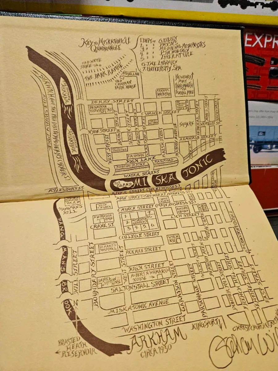 Book The Weird Tales of H P Lovecraft - Image 3