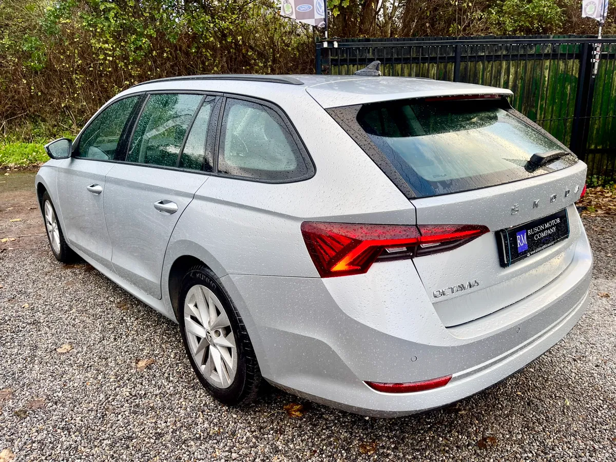 21 Skoda Octavia Est, High Spec/Warranty - Image 3