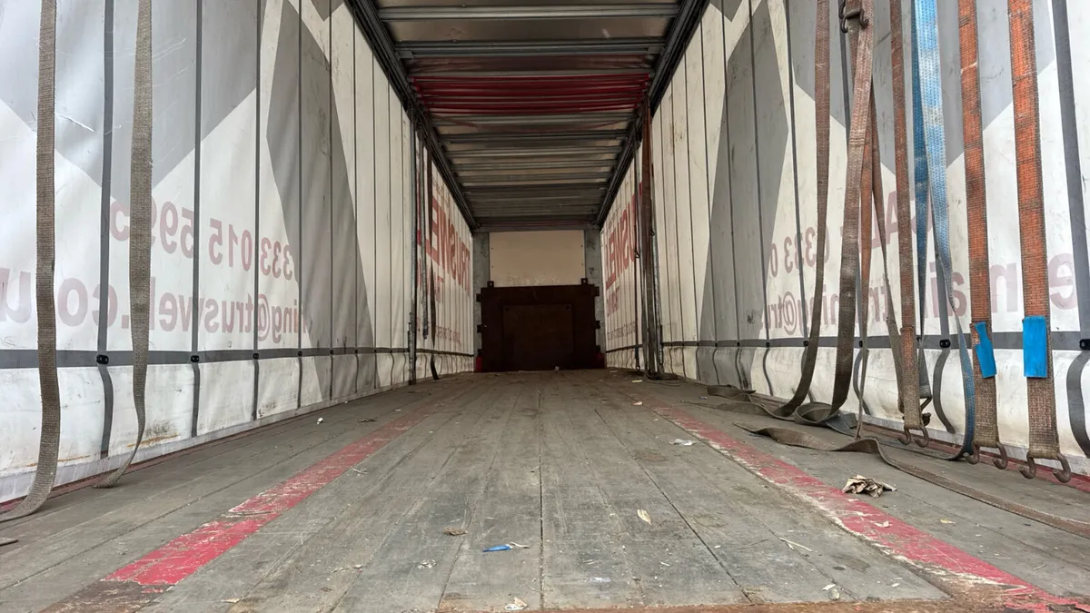 2014 Curtainsider Moffet Mounty Brackets 4.3 high - Image 4