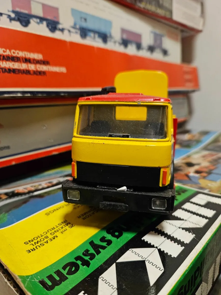 Britains Iveco Circus Code3 - Image 2