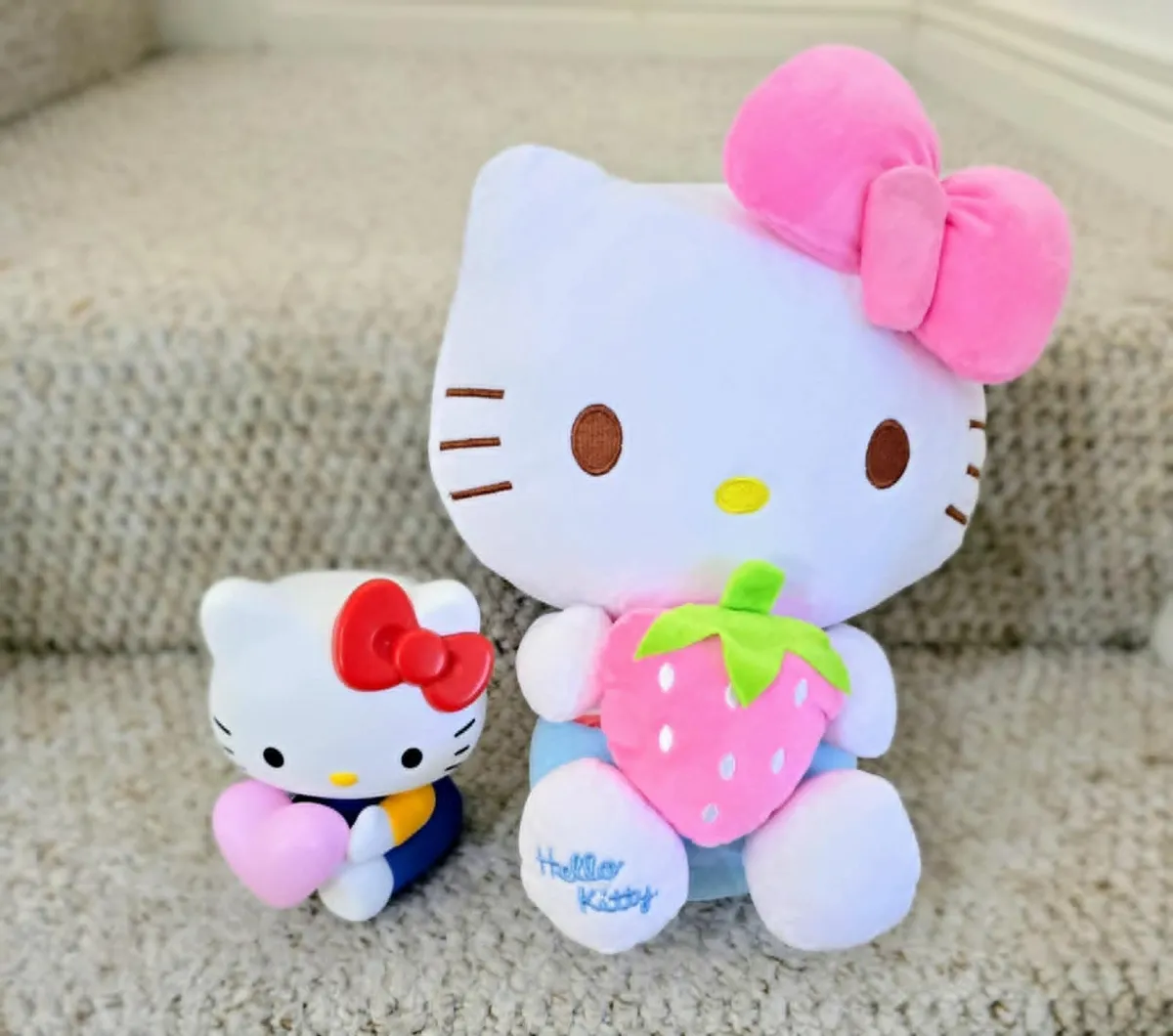 Hello kitty lamp and teddy - Image 3