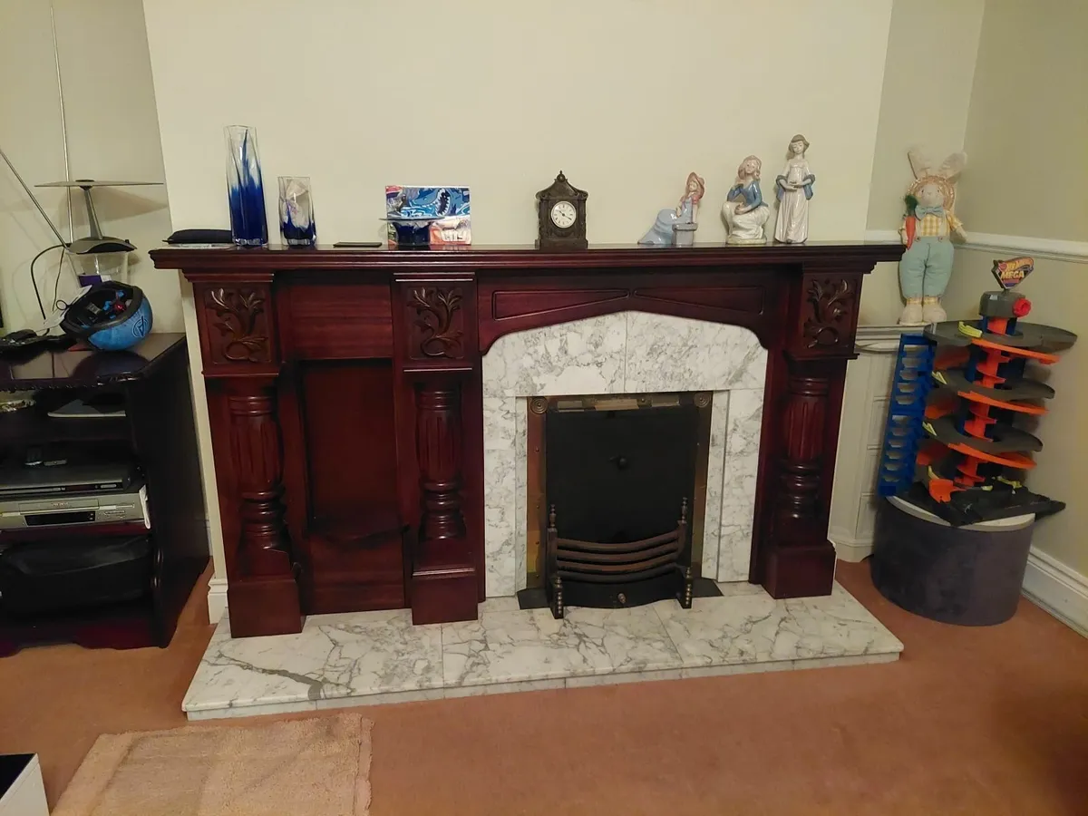 Fireplace with gas insert