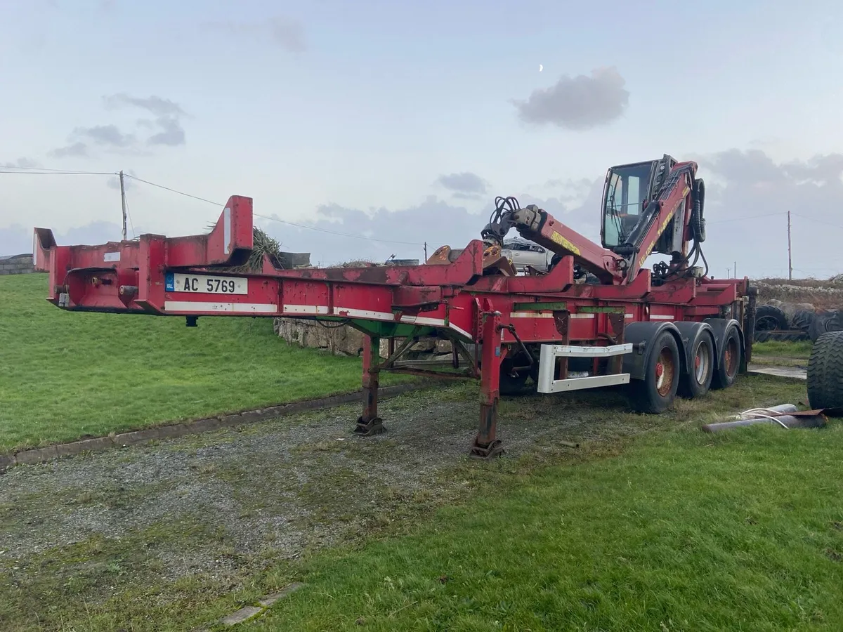 35ft timber trailer and crane - Image 1