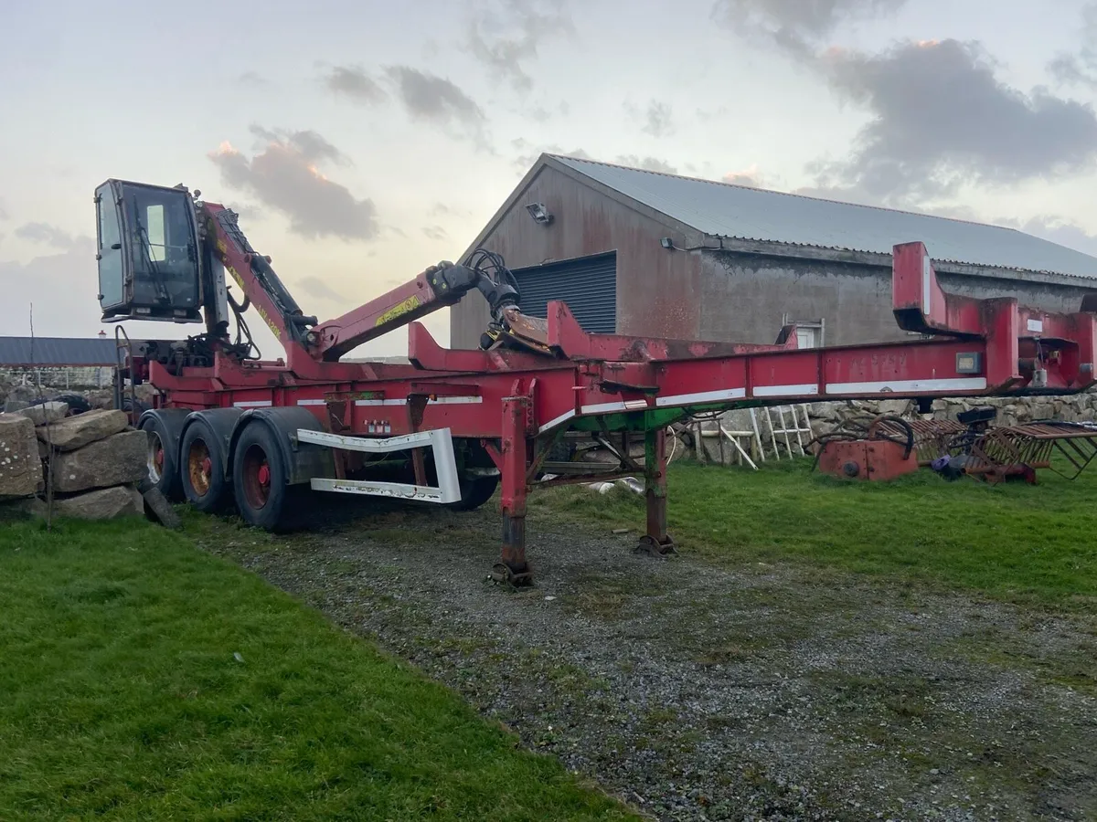 35ft timber trailer and crane - Image 2
