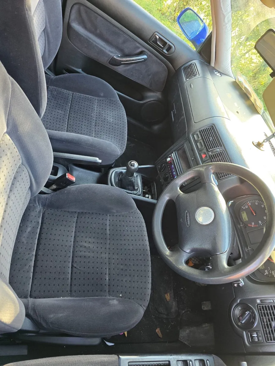 Manual Volkswagen Golf 1.6 petrol NCT01/26 - Image 4