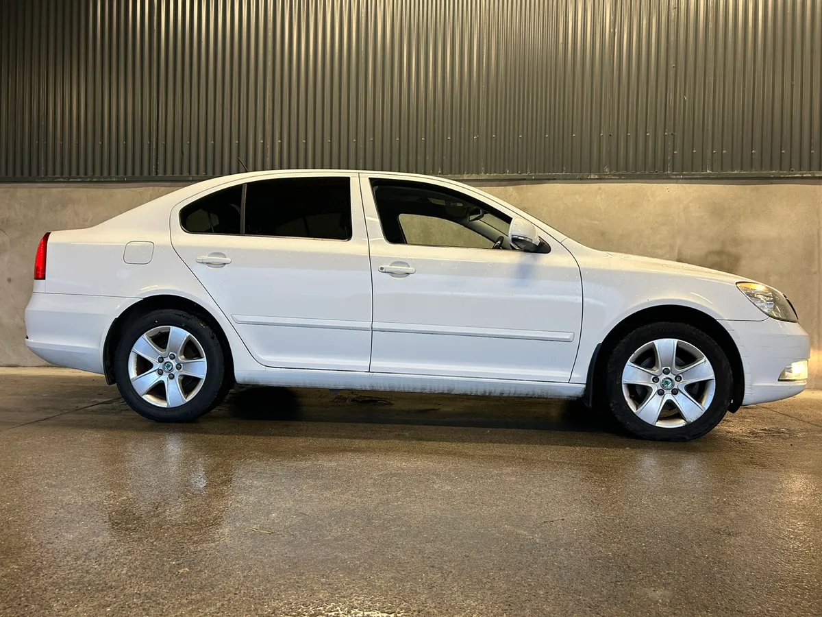 2013 SKODA OCTAVIA EXCLUSIVE 1.6 TDI 105 BHP - Image 2
