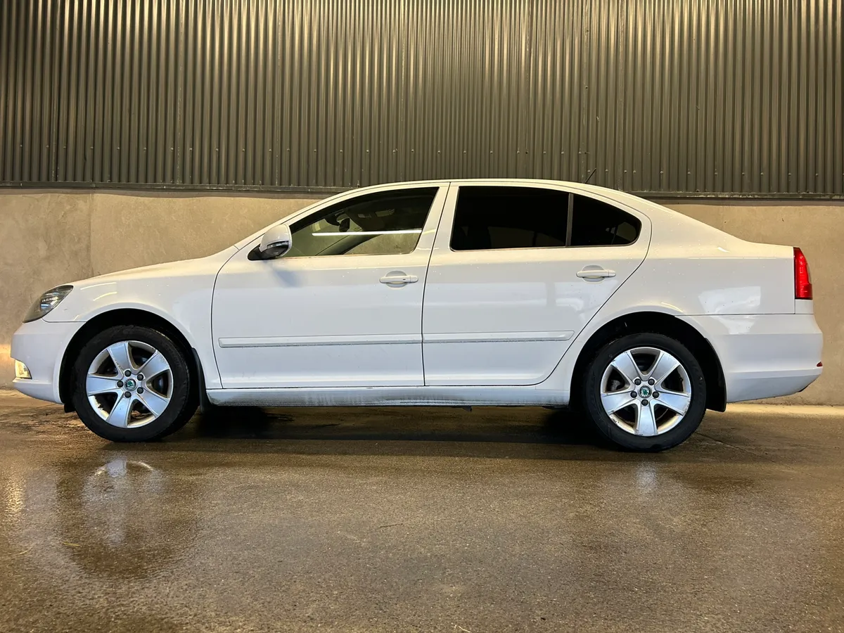 2013 SKODA OCTAVIA EXCLUSIVE 1.6 TDI 105 BHP - Image 3