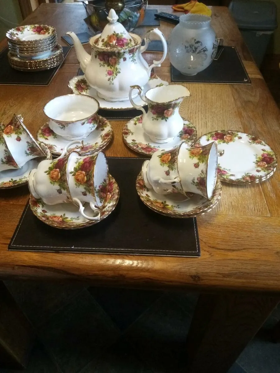 Old country rose - Image 2