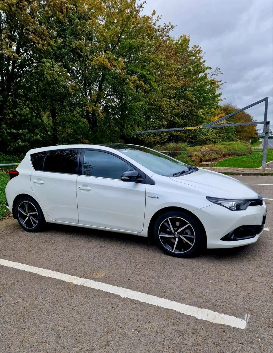 Toyota Auris Hybrid - Image 3