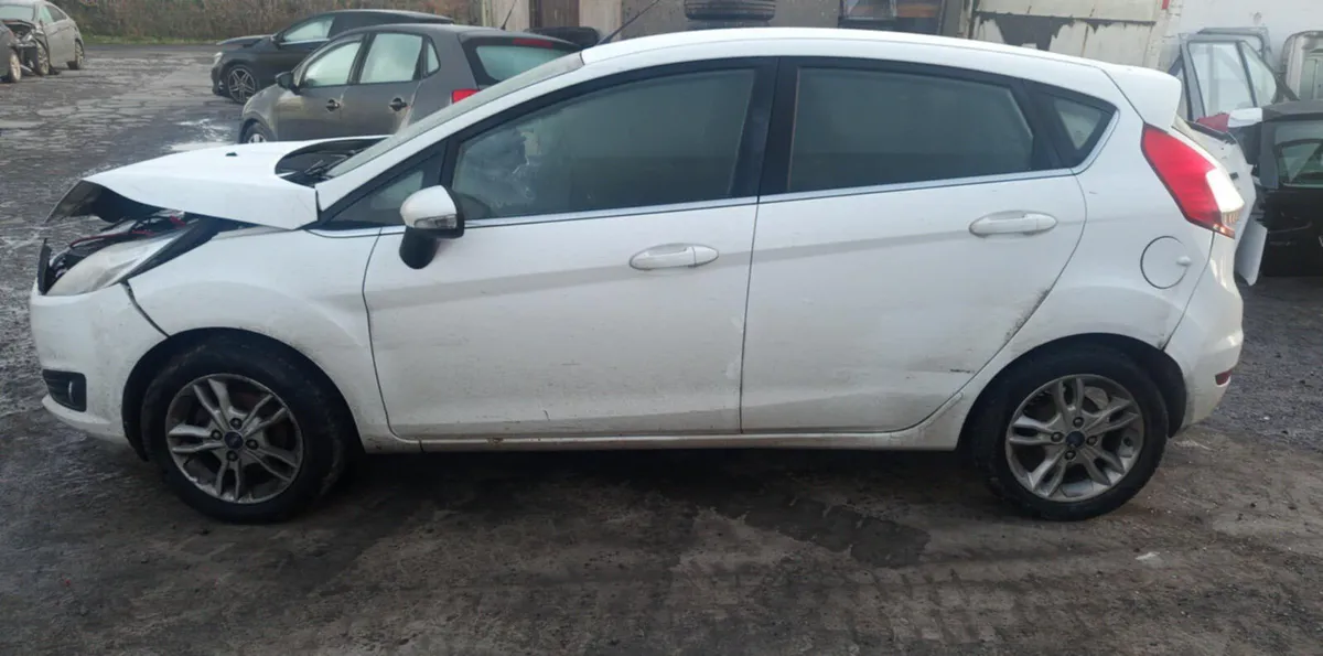 2015 FORD FIESTA 1.5 DIESEL FOR BREAKING! - Image 4