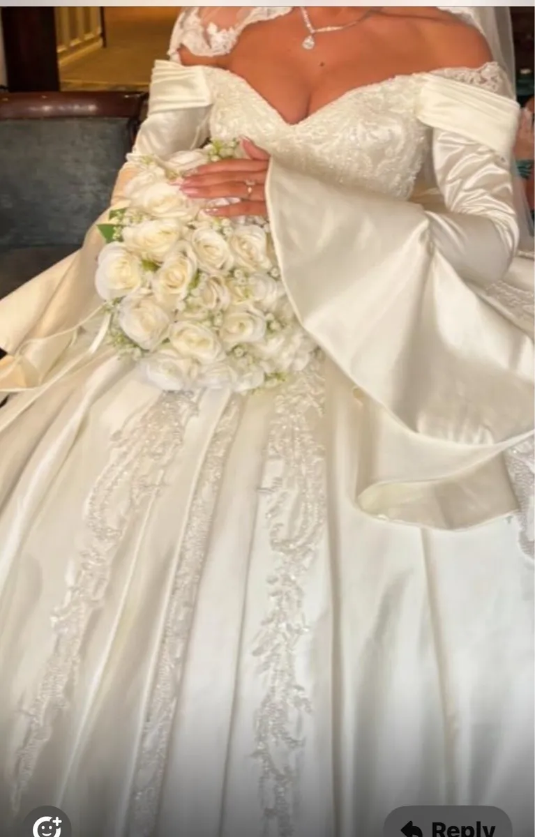 Wedding dress - Image 1