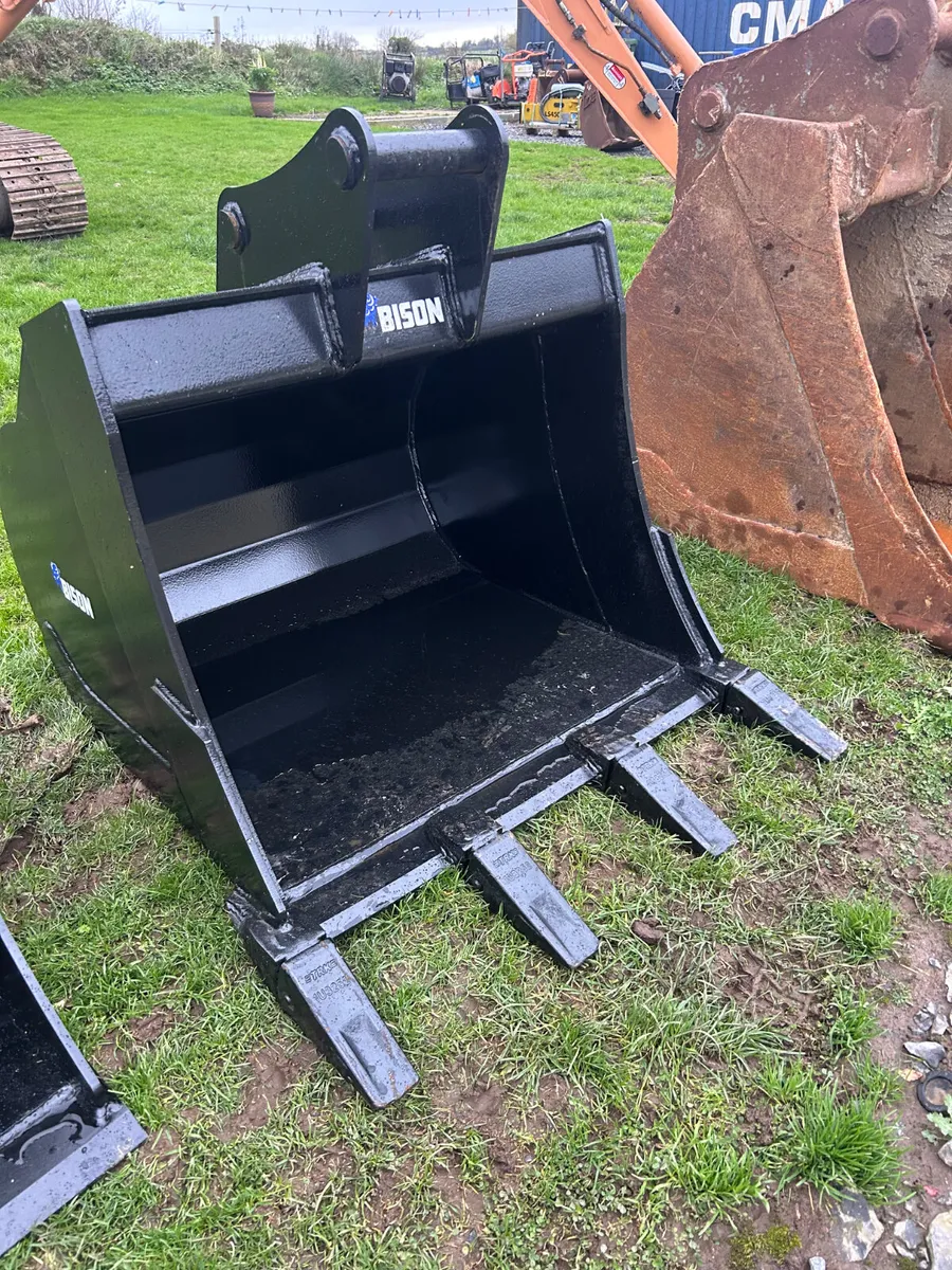 Unused 3ft 50mm pin digging bucket  bison - Image 2