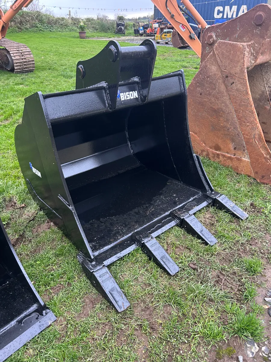 Unused 3ft 50mm pin digging bucket  bison - Image 1