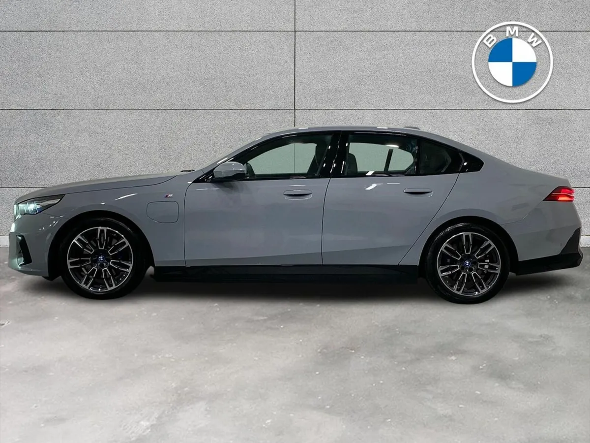 BMW 5-Series 530e M Sport Saloon - Image 4