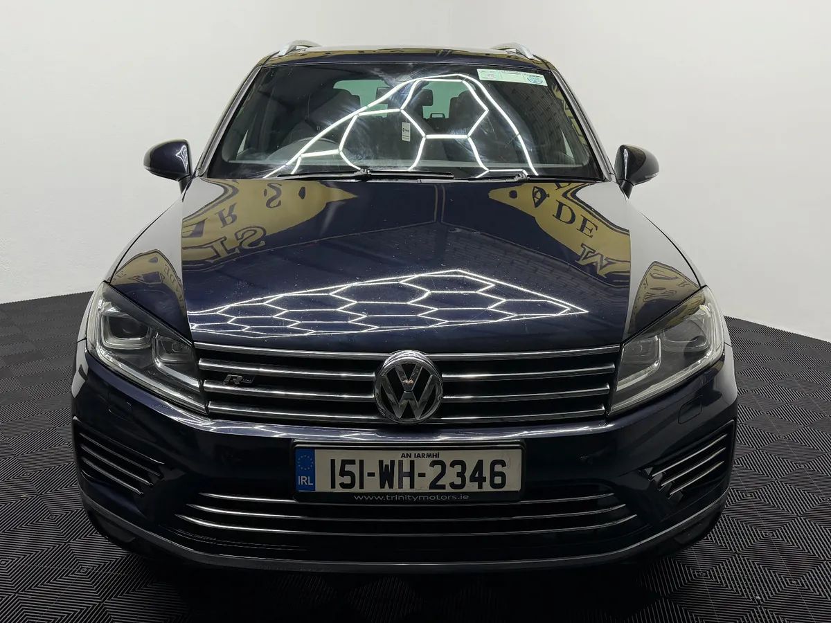 2015 Volkswagen Touareg R-Line auto - Image 3