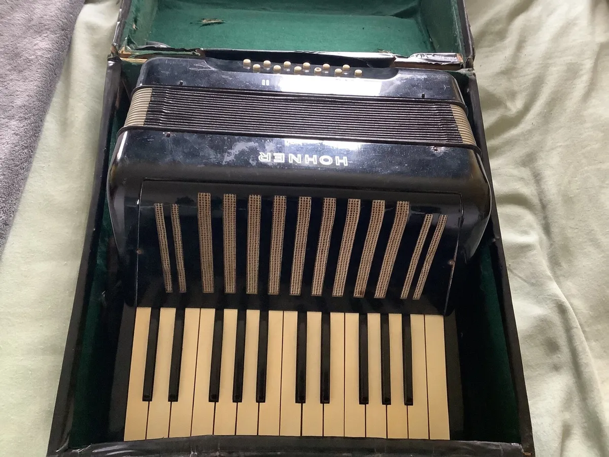 Piano Accordion - Image 1