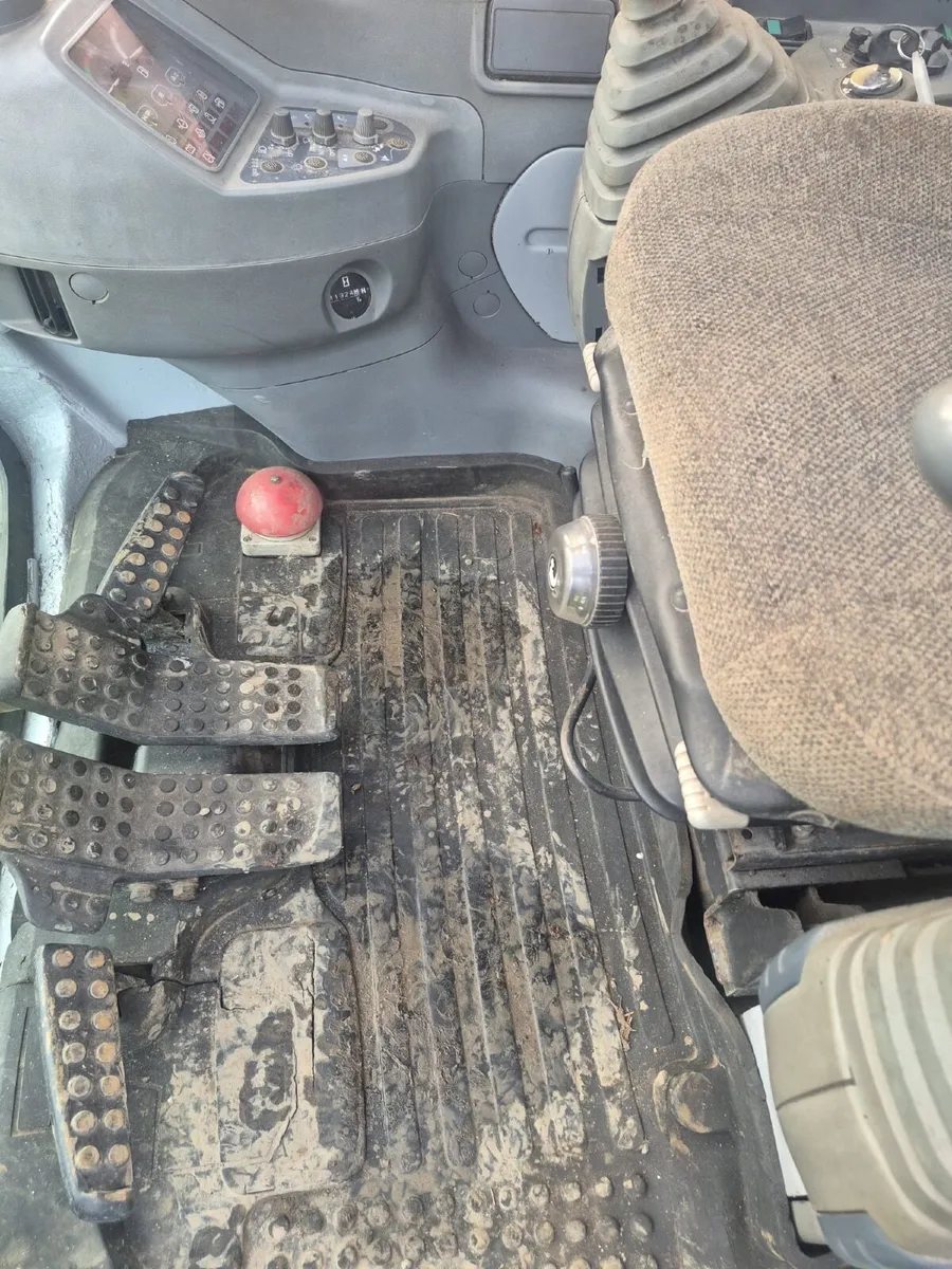 Hitachi Digger - Image 3